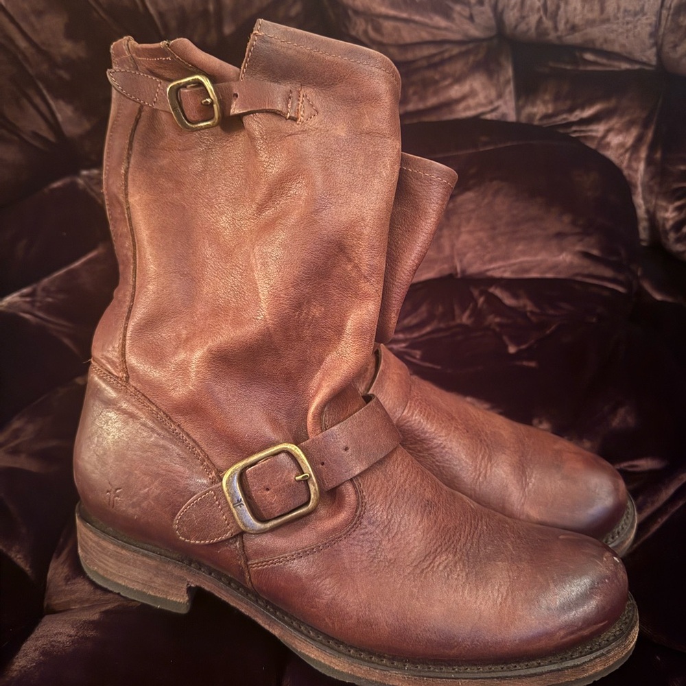 NWOT Frye Veronica Engineer Boots